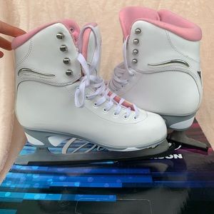 Cameo by Jackson 1800 Vinyl Figure Skate.